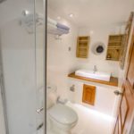 Badezimmer- Standardkabine Oberdeck Tauchboot MY Carpe Diem